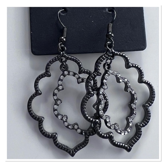 🎉FREE! KISMET Black Earrings 🆕 - Picture 2 of 5